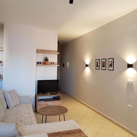 Leones Apartament Tirana Exterior photo